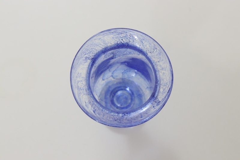 Lila vas på fot, 14cm