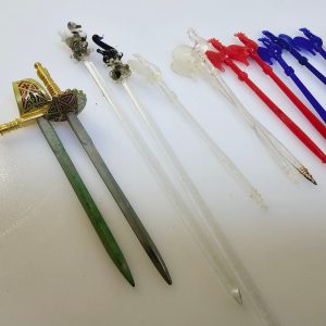 Vintage cocktailpinnar och knivstöd – en unik samling för samlaren och stilfull