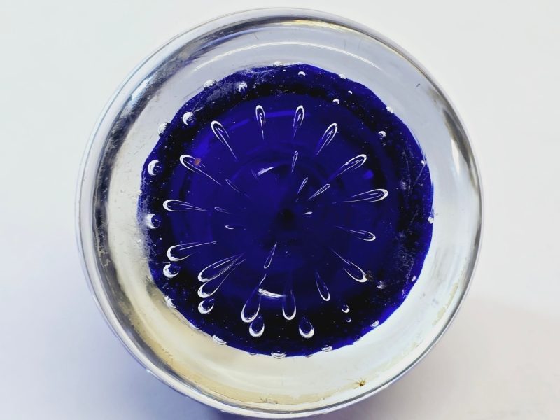 Blå Ljuslykta med Bubblor – Handgjord från Svenskt Glasbruk