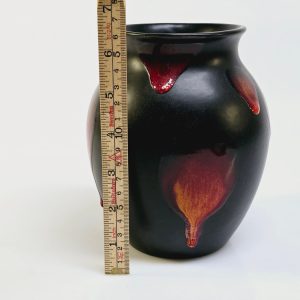 Elegant vas från Poole Pottery England – En skulptural konstskatt i keramik