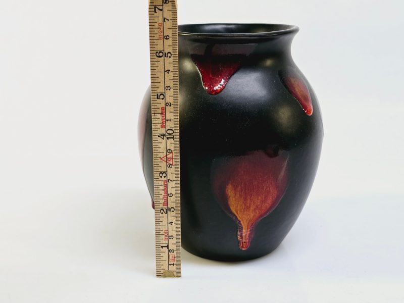 Elegant vas från Poole Pottery England – En skulptural konstskatt i keramik