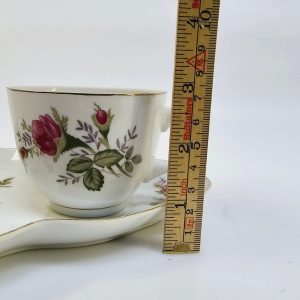 Charmigt Kaffe- och Assiettset med Rosmotiv – Made in China