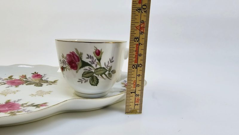 Charmigt Kaffe- och Assiettset med Rosmotiv – Made in China