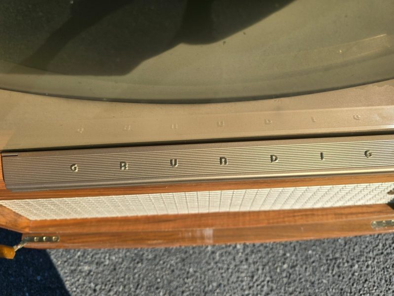 TV-Möbel, Grundig