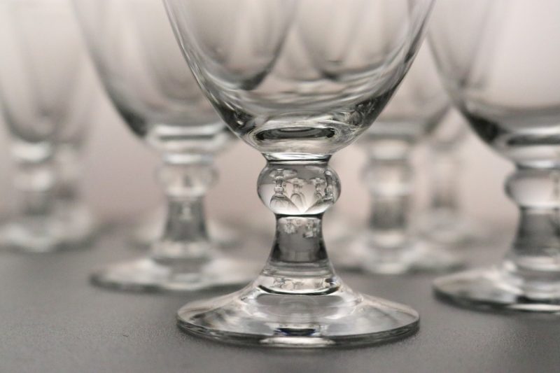 Exklusiv Glasservis med 24 Glas – Elegant och Tidlös Design