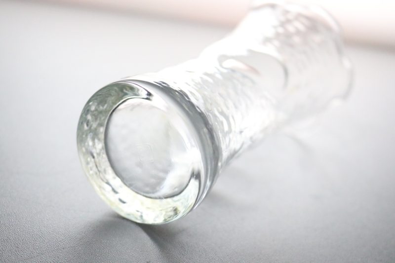Vintage Anchor Hocking Heart Vas av klart glas, bågad brätte, stenig glasvas
