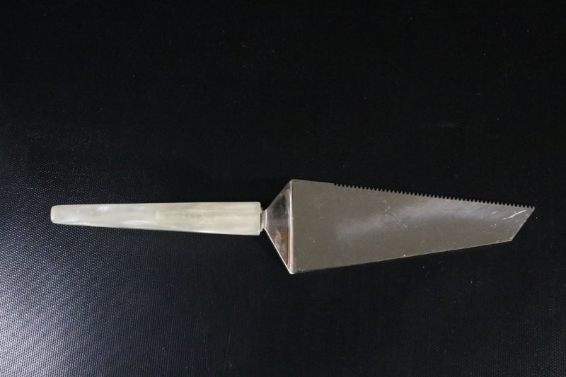 Elegant Tårtspade i Rostfritt Stål – Perfekt för Stilfull Servering