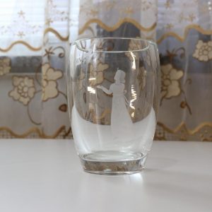VAS, graverad dekor av flicka och fågel, troligen Sven Palmqvist, Orrefors