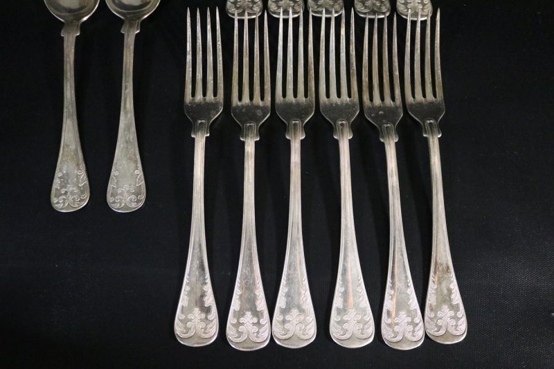 Elegant Bestickset i Nysilver – 11 Gafflar och 2 Skedar, 21 cm