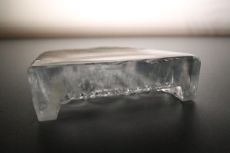 Glasskulptur “Snapphanen” av Thore Brogårdh - Bergdala glasbruk