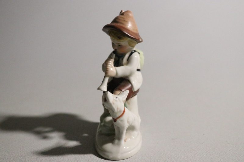 Vintage Porslinsfigur – Flöjtspelande Pojke med Hund, Tyskland