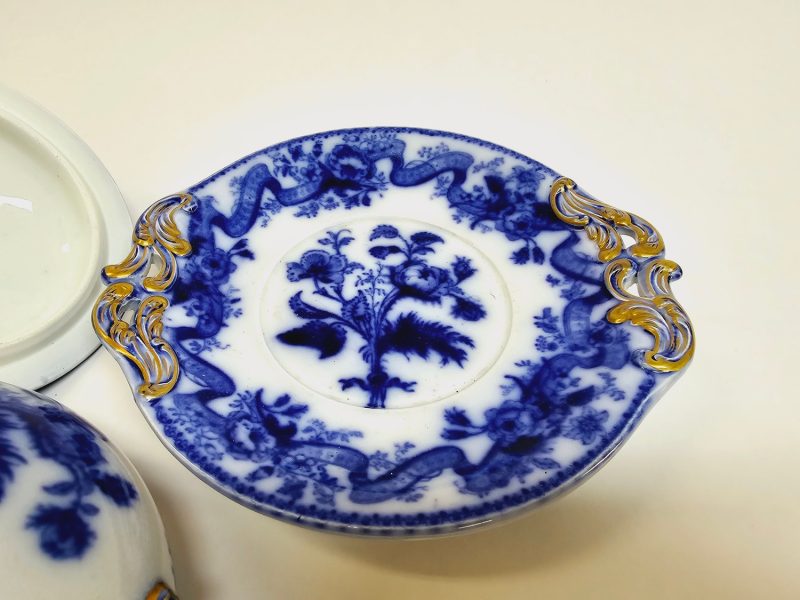 Blåvit soppskål från Wedgwood - En elegant klassiker med gyllene detaljer