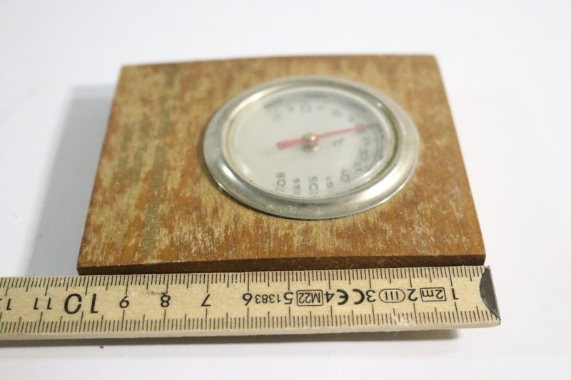 Bordstermometer, trä