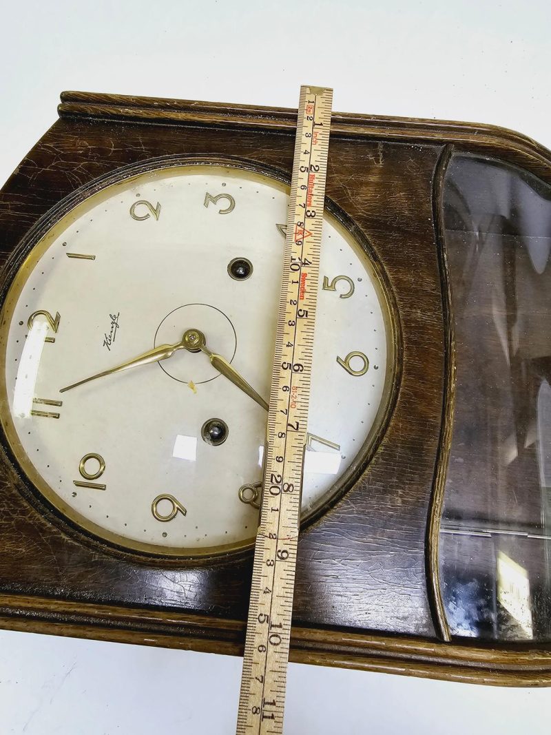 Elegant Väggklocka från Kienzle – Klassisk Design i Trä