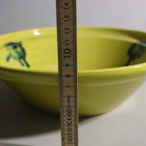 Skål i Gult med Gröna Dekorationer – 27 cm Diameter