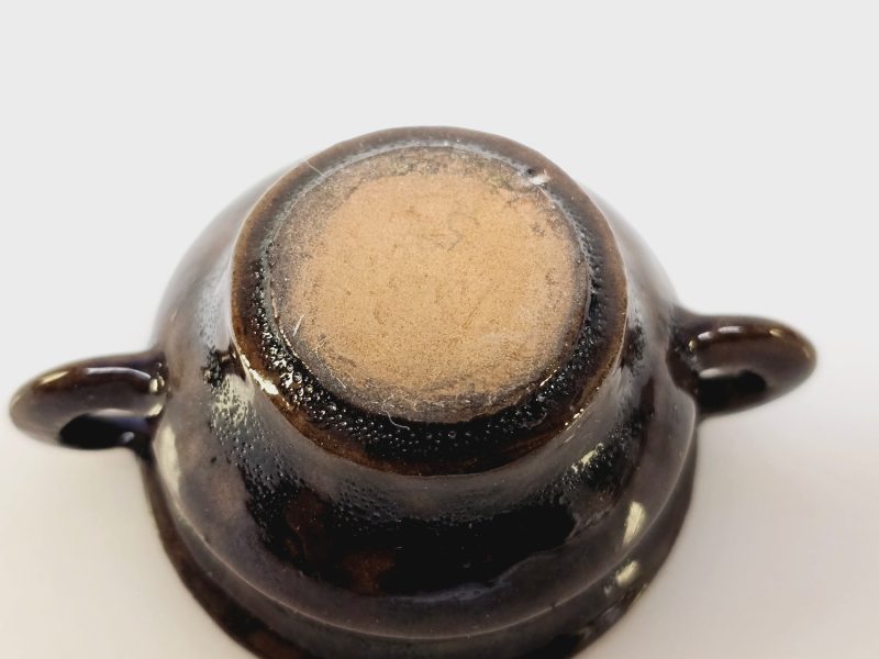 Handgjord Miniatyrskål i Mörkbrun Glaserad Keramik – Perfekt för Samlingen