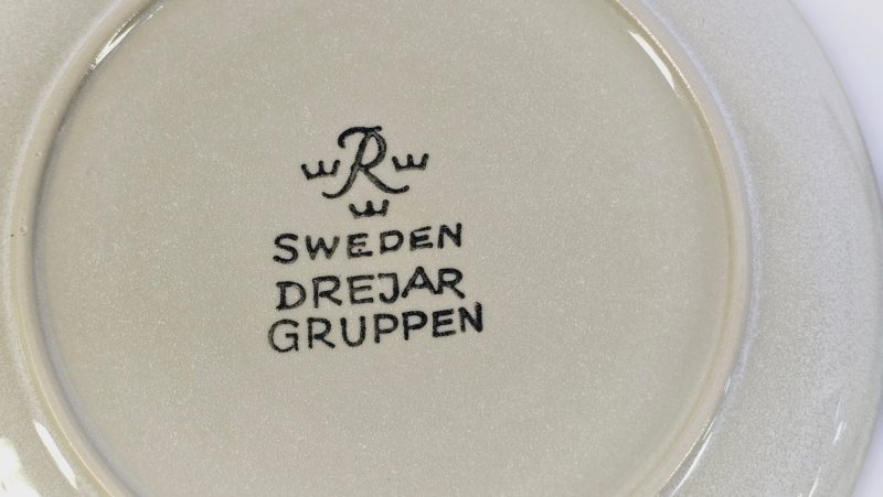 Stilfullt set med fem tallrikar från Drejargruppen, Rörstrand