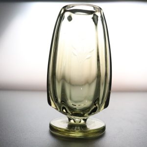 Elegant Rökfärgad Glasvas – En Touch av Klass för Ditt Hem