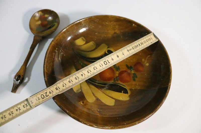 Handmålad träskål med sked – 20 cm i diameter