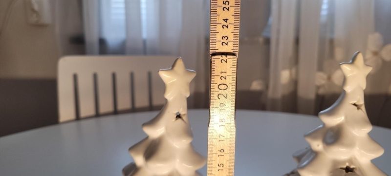 Stora ljushållare, ljuslyktor, vita granar