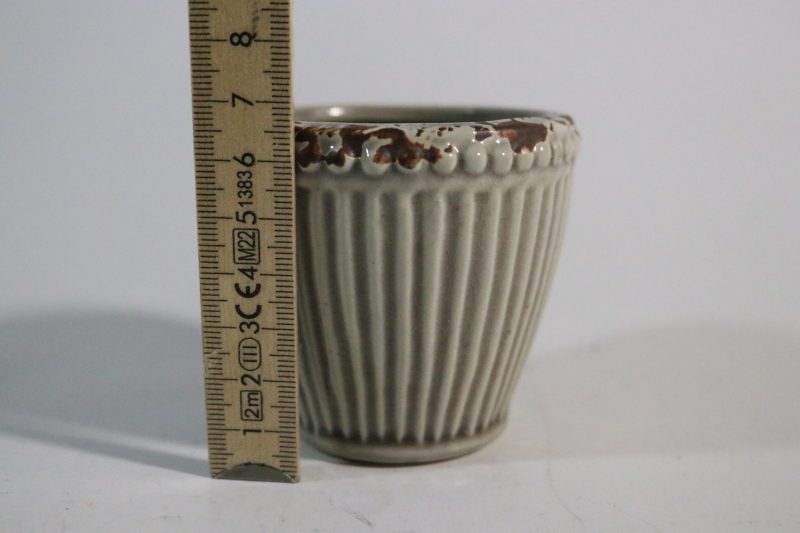 Charmig vintagekruka i keramik – ca 6,5 cm hög