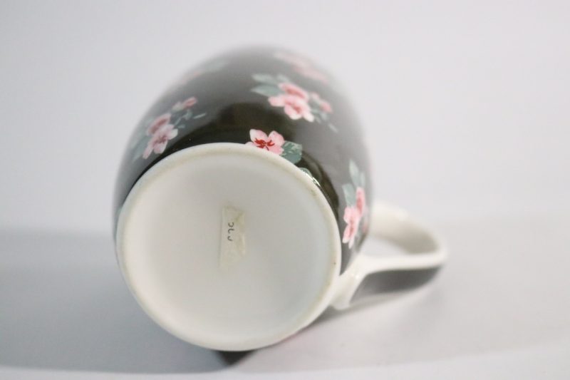 Elegant Blommig Mugg – En Perfekt Balans Mellan Stil och Funktionalitet