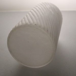 Vit avlång vas spiral dekor, frostat glas