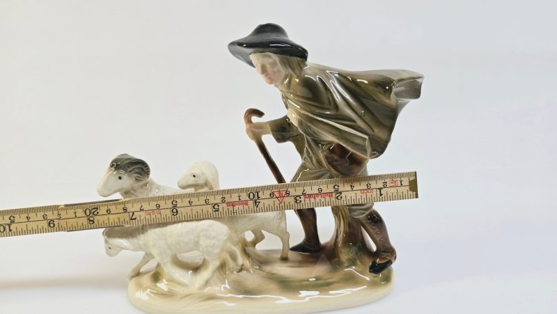Figurin i Porslin – Fåraherde med Får från Sitzendorf