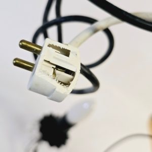 Elegant Taklampa med Glasprismor – Klassisk Charm och Tidlös Design