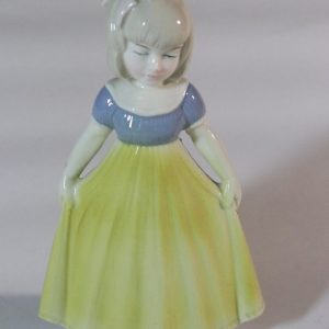 Figurin, flicka med gul blå klänning, GDR