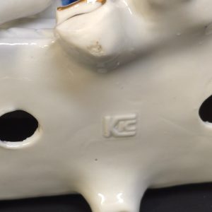 Elegant porslinsgrupp – Kunglig charm och detaljrikedom!