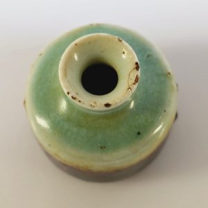 Charmig Miniatyrvas i Glaserat Keramik – Vintage Känsla