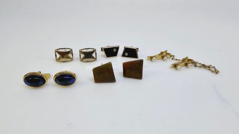Elegant samling av vintage manschettknappar och accessoarer