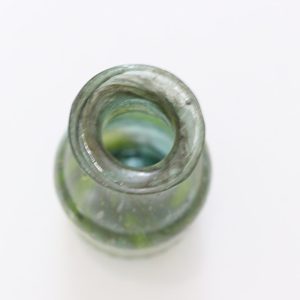 Grön glasvas ålder okänt - 13,5cm
