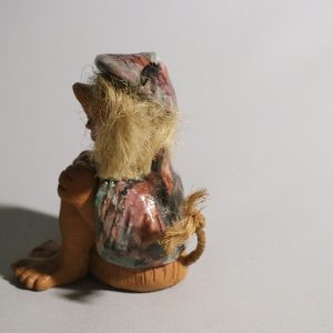 Handgjord Figur – Charmig Trollflicka, 13 cm