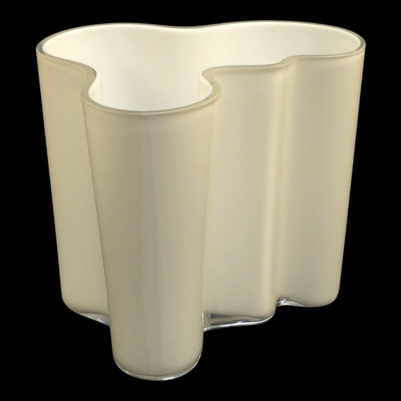 Elegant glasvas med unik form – skandinavisk inspiration