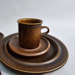 Servisdelar, Arabia, "Ruska", Glaserad stengods, Designer: Ulla Procopé