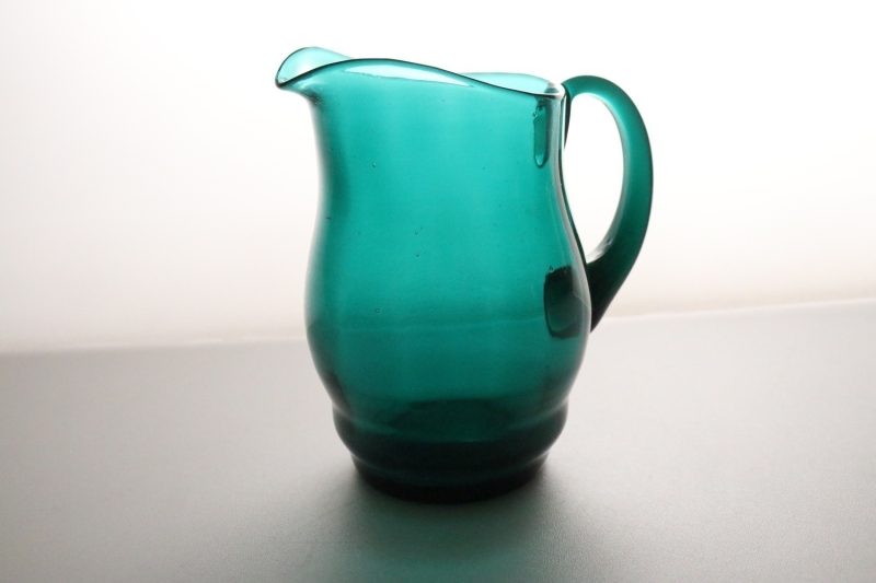 Kanna i grönt / Teal färgat glas