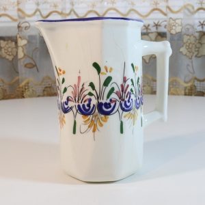 Kandelabrar, bemålat trä, för 2 ljus, herre i folkdräkt, GURLI ANDERSSON