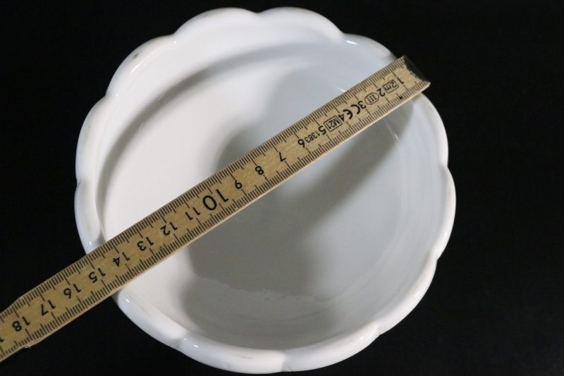 Exklusiv Vintage Mjölkglasskål – Dekorativ och Elegant
