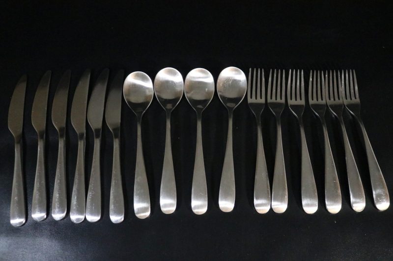 Bestickset från IKEA i Rostfritt Stål - 16 delar
