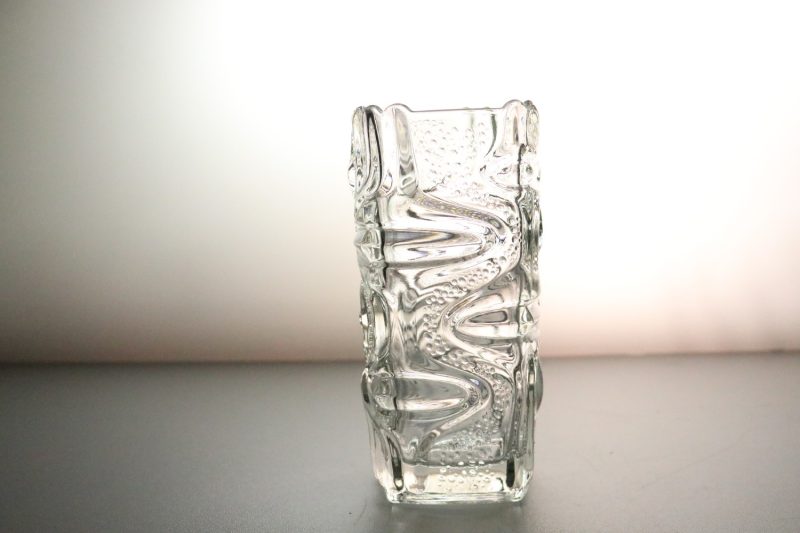 Texturerad Glasvas – 17 cm Hög, Skulptural Design