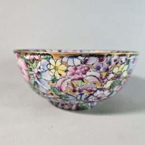 Set med två väggplattor – Royal Copenhagen, klassisk elegans