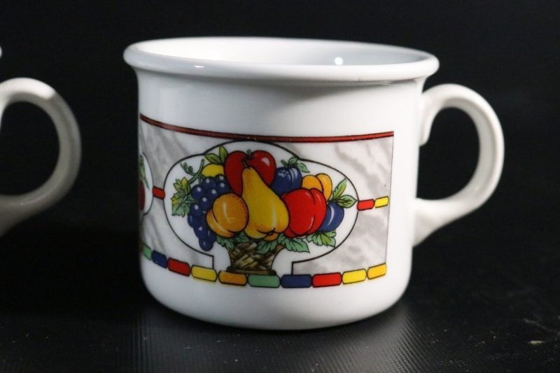 Två Färgglada Muggar från CIPA Italy – Fruktmotiv och Vintage Charm