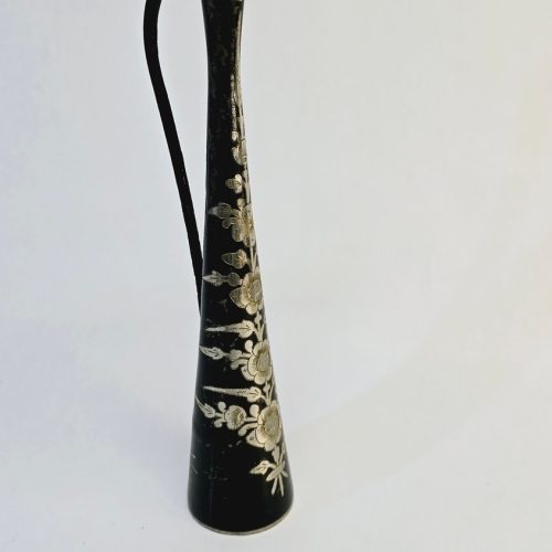 Elegant Metallvas med Blommotiv – 39 cm