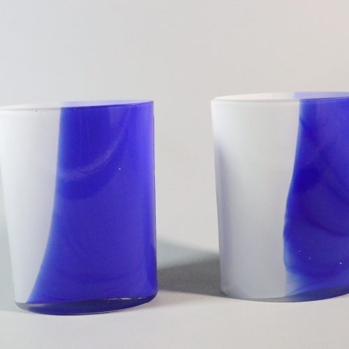 Ett par vaser, Blå och Mjölkvit konstglas, Mats Jonasson, Målerås Glasbruk