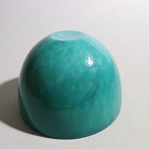 Skål i konstglas – Eva Englund, "Malakit", Pukeberg Glasbruk
