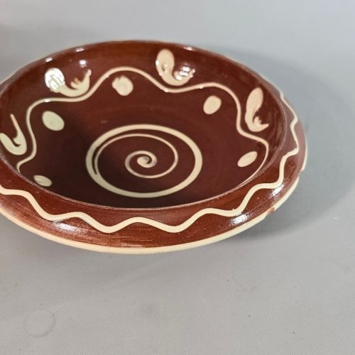 SKÅL, AJ HÖGANÄS,  spillkum med allmogemålning D23cm