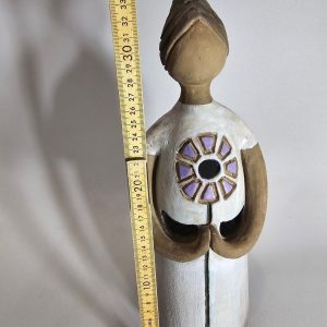 Dam figurin Elbogen, signerad EJ; Höjd 34cm