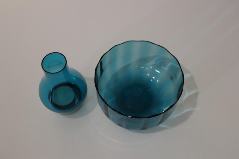 Skål och lykta i blått glas, Älghults glasbruk